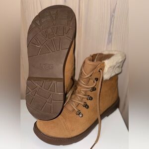 UGG women’s Azell Hiker Weather Brown Boots